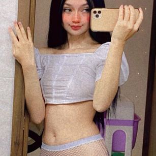 Model - Ms.Pickles latina