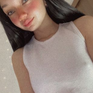 Model - Ms.Pickles latina