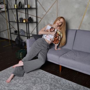 Model - Cara Delevingne bigass