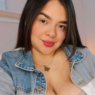 Model - Chloe bigboobs