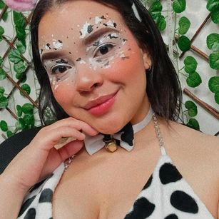 Model - Chloe bigboobs