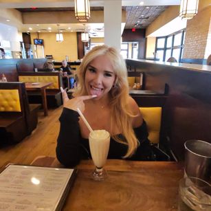 Model - Penny lANE Bimbo