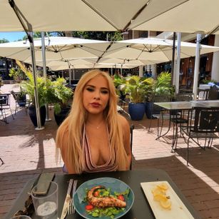 Model - Penny lANE thick