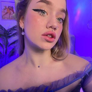 Model - FionaPowerpuff Blonde