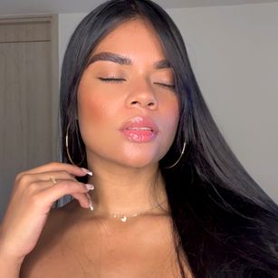 Model - Carola Lee submissive