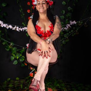 Model - Scarlett Sweet hairblack