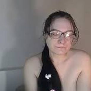 Model - NinaCherry strip