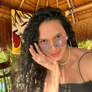 Model - Alaska Blue latina