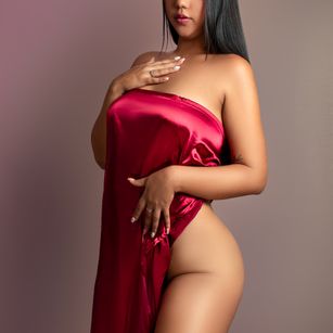 Model - TayraBanks petite