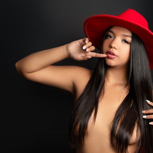 Model - TayraBanks squirt