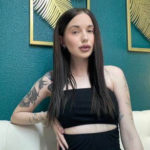 Model - Francis heels