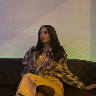 Model - Francis pantyhose