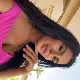 Model - Nikki Skys bigboobs