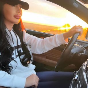 Model - Nikki Skys sexy