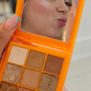 Model - Karin Wood cei