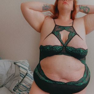 Model - Amies Squirts curvy