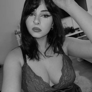 Model - Lunna tightpussy