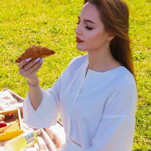 Model - CamillaLaws legs