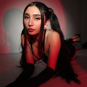 Model - Mia OF artmiajoy latina