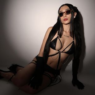 Model - Mia OF artmiajoy latina