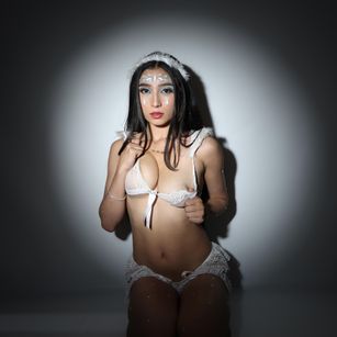 Model - Artmia Joy squirt