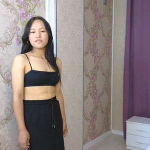 Model - Joan_Morgan shy