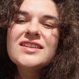 Model - Karina Hart curvy