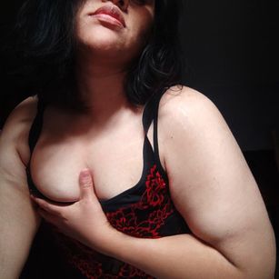 Model - Luana Ambar deepthroat