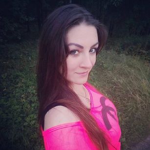 Model - GreenColor heels