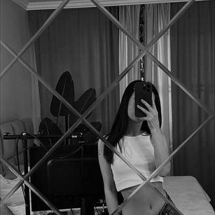 Model - Scarlet Ice petite