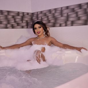 Model - AnikaDragun taboo