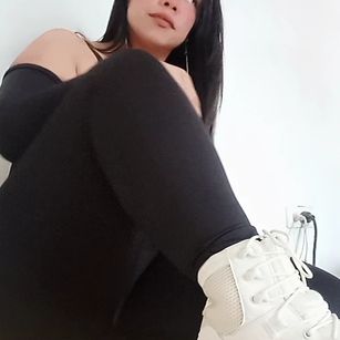 Model - Aisha latina