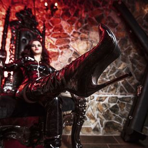 Model - Madam Wintour fetish