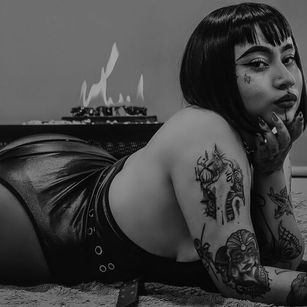 Model - FETISHREDDIVA latex