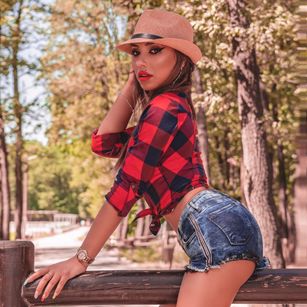 Model - IsaCharm sexy