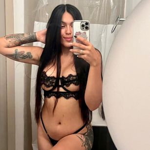 Model - Perla cumshow