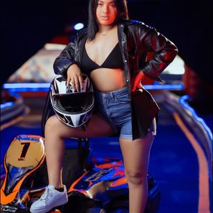 Model - Mar-Azul escupir