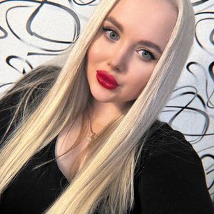 Model - Nataly dancing