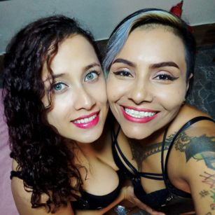 Model - Elecktra and Abby gape