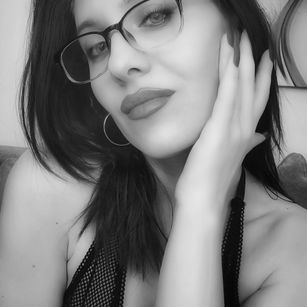 Model - Entitled Bitch blowjob