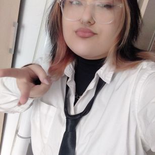 Model - Felicia bigtits