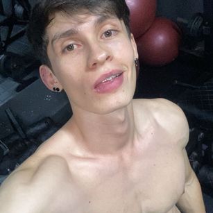 Model - Demitrius77 horny