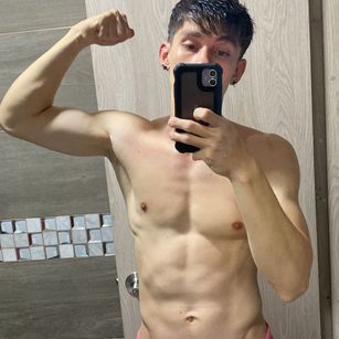 Model - Demitrius77 horny