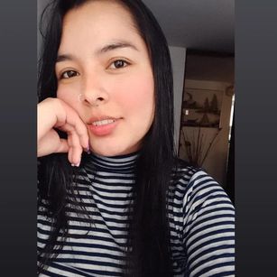 Model - Iris Moira pantyhose