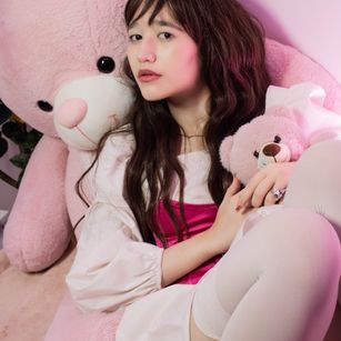 Model - Esti Rin teen