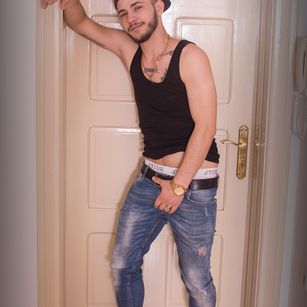 Model - Andy Habibi masturbation