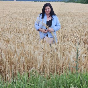 Model - Angela White feet