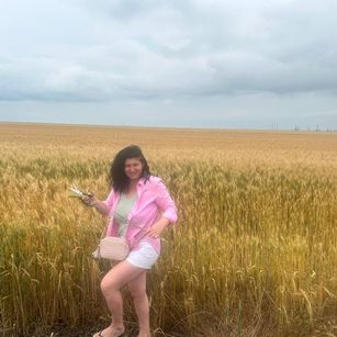 Model - Angela White heels