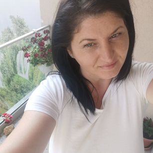 Model - Angela White feet