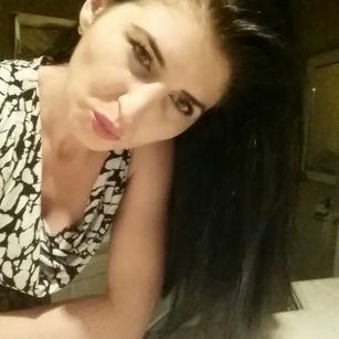 Model - Angela White curvy